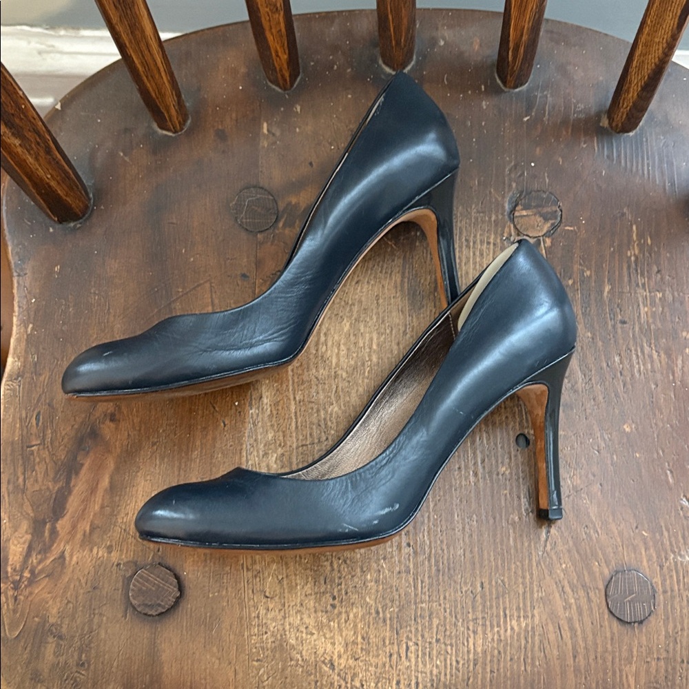 Brooks Brothers Navy 3” heels - Picture 7 of 10
